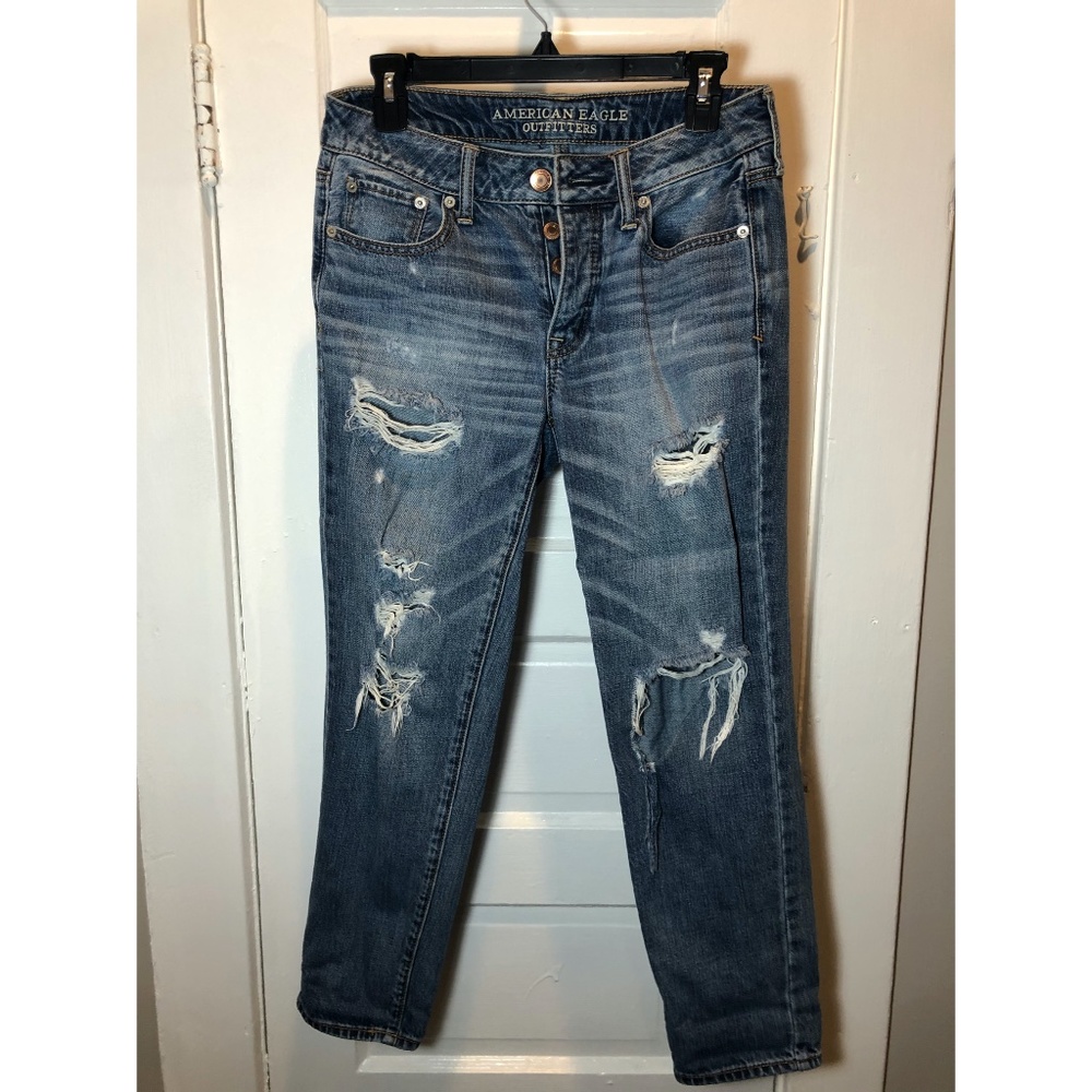 American Eagle Distressed  Boy Crop Jeans